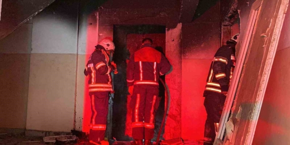 Elazığ’da Metruk Binada Çıkan Yangın Muhalifleri Hareketlendirdi