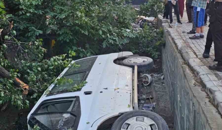 elazigda-minibus-bahceye-uctu-olayin-detaylari-ve-guncel-bilgiler-AsCVuigW.jpg