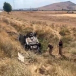 Bariyerlere Çarpan Otomobil Alev Alev Yandı: 1 Kişi Hayatını Kaybetti, 1 Kişi Ağır Yaralı thumbnail