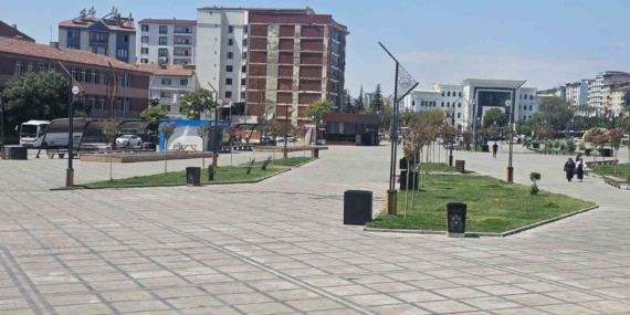 Elazığ’da Sıcakların Etkisiyle Sokaklar Boşaldı