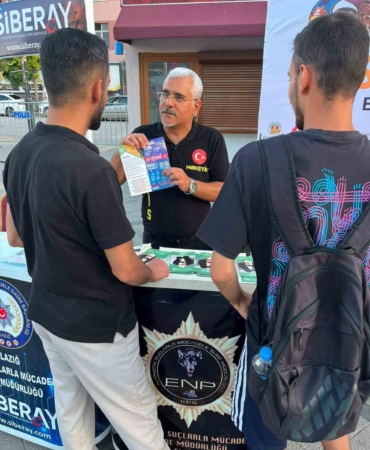 elazigda-vatandaslara-polis-ekipleri-tarafindan-bilgilendirme-etkinligi-OOctINy4.jpg