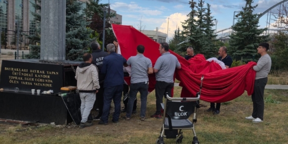 Erzurum’da Bayrak Sevgisi Birlikte Yükseliyor: Vatandaş ve Görevliler El Ele