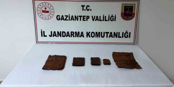Gaziantep’te Deri Üzerine İbranice Yazılı 5 Tarihi Eser Kitap ve Gözaltılar