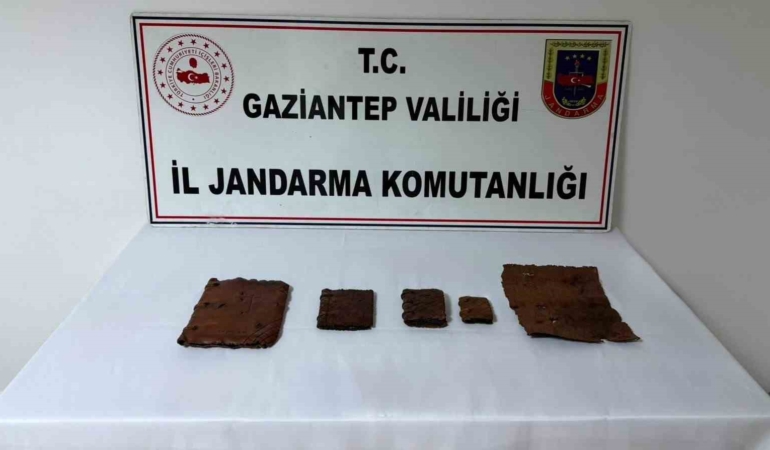 gaziantepte-deri-uzerine-ibranice-yazili-5-tarihi-eser-kitap-ve-gozaltilar-QjfW18sM.jpg