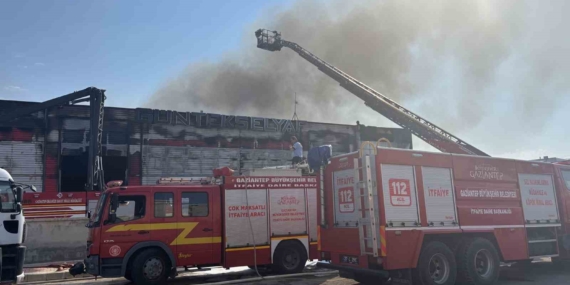 Gaziantep’te Fabrika Yangını Kontrol Altına Alındı
