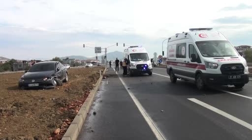 Gaziantep’te Kavşakta İki Otomobil Çarpışması Olayı