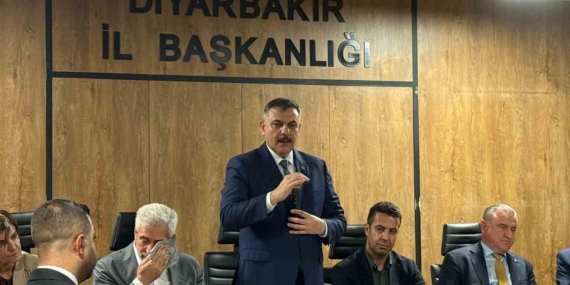 İçişleri Bakanı Çiftçi ve Gençlik ve Spor Bakanı Bak’ın Amedspor-Erzurumspor Maçı Ziyareti