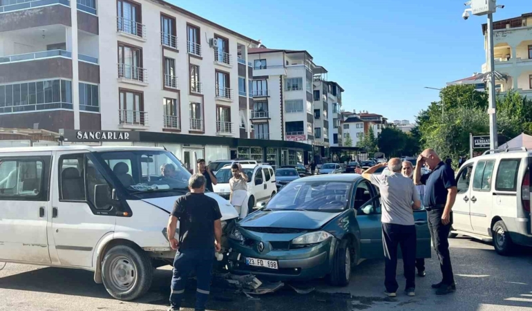 kazadan-kacmaya-calisirken-motosikletle-carpisma-olayi-LrCBP4Tz.jpg
