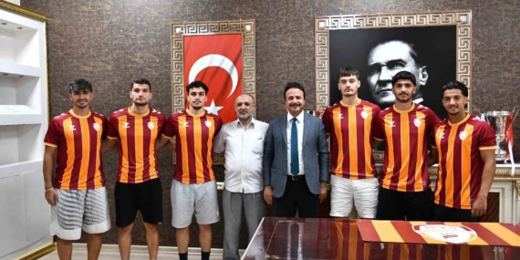 Malatya Temsilcisinden Gövde Gösterisi: 6 Yeni İmza İle Güçlerini Artırdı