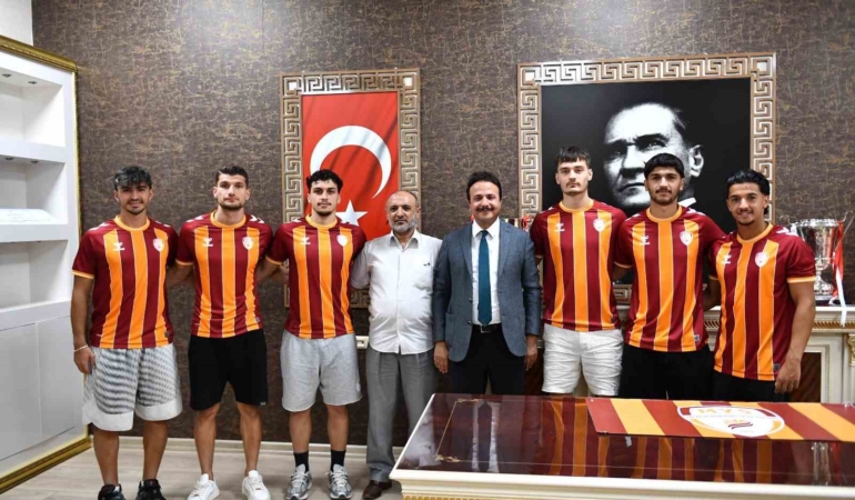 malatya-temsilcisinden-govde-gosterisi-6-yeni-imza-ile-guclerini-artirdi-ywXeMhug.jpg