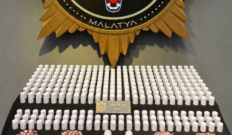 malatyada-14-bin-900-sentetik-ecza-hapi-ele-gecirildi-ve-3-kisi-tutuklandi-sLXrGxXI.jpg