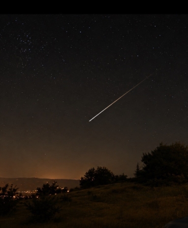 meteor-yagmuru-ile-gokyuzunde-buyuleyici-anlar-pwhwWMbN.jpg