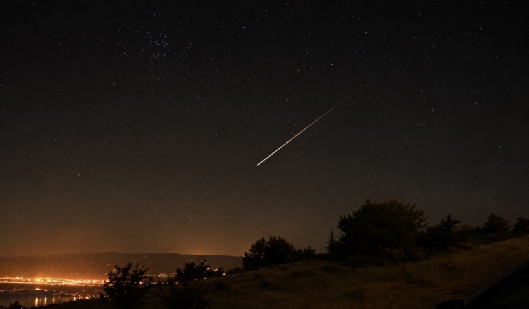 meteor-yagmuru-ile-gokyuzunde-buyuleyici-anlar-pwhwWMbN.jpg