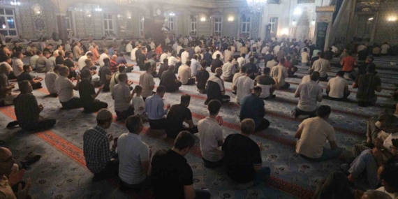 Mevlid Kandili’nde Camilerin Dolup Taşması