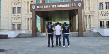 musta-aranan-hukumlu-yakalandi-ve-cezaevine-gonderildi-2h33ER8p.jpg