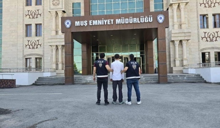 musta-aranan-hukumlu-yakalandi-ve-cezaevine-gonderildi-2h33ER8p.jpg
