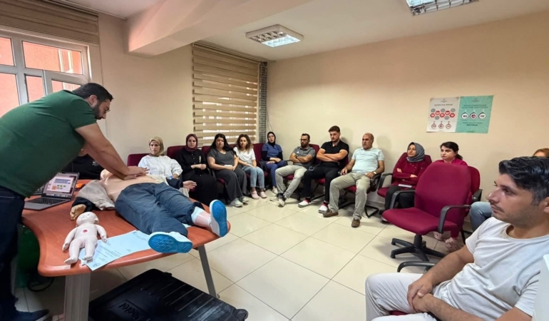 paluda-hastane-personeline-temel-yasam-destegi-cpr-egitimi-verildi-VDPciAxh.jpg