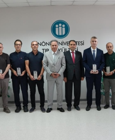 rektor-akpolat-tip-fakultesi-ogretim-uyeleriyle-bulustu-xWRdQl6K.jpg