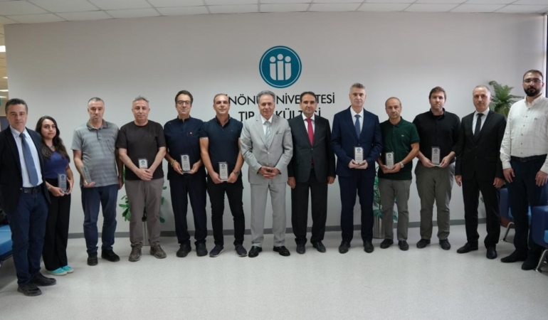 rektor-akpolat-tip-fakultesi-ogretim-uyeleriyle-bulustu-xWRdQl6K.jpg