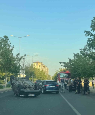 seyir-halindeki-otomobil-takla-atinca-2-yarali-mEisvdKh.jpg