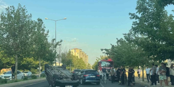 Seyir Halindeki Otomobil Takla Atınca 2 Yaralı