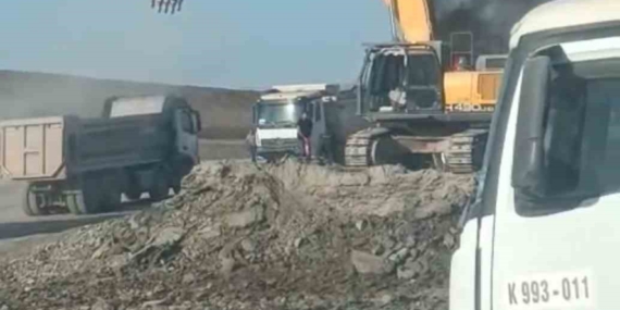 Siirt’te Demir Yolu İnşaatında İş Makinesi Alevlere Teslim Oldu