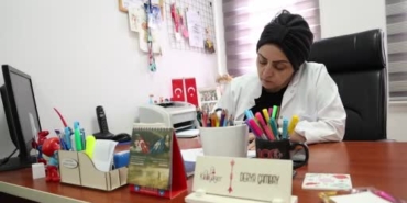 turkiyede-tek-kimyager-derya-cambay-elazig-havuzlarini-ulusal-standartlarda-tutuyor-CRc4hF1O.jpg