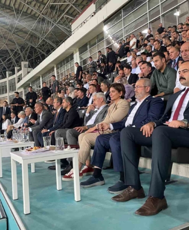 vali-yardimcisi-aydindan-sporda-dostluk-ve-kardeslik-vurgusu-b44eOpcj.jpg
