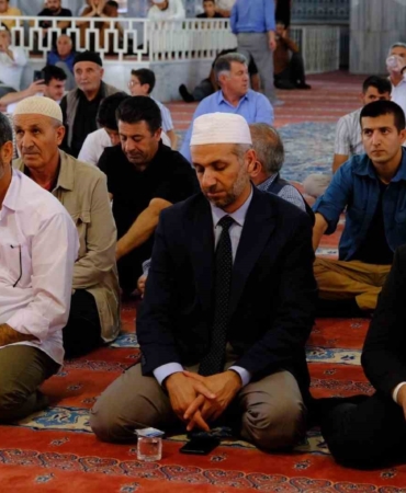 van-ulu-caminde-ezanlarin-guzel-sesi-yankilandi-IlysFnmE.jpg