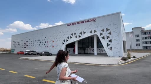Van’da Çocuklar Yaz Tatilinin Son Günlerini Buz Pistinde Eğlenerek Geçiriyor