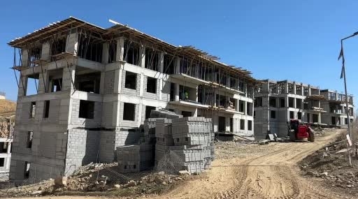 Yüksekova’da Vatandaşlar İçin Devlet Tarafından 48 Konutluk Binaların İnşası Sürdürülüyor