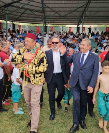 zengibar-karakucak-gureslerinde-baspehlivan-feyzullah-akturk-zaferi-3GWAbWMS.jpg