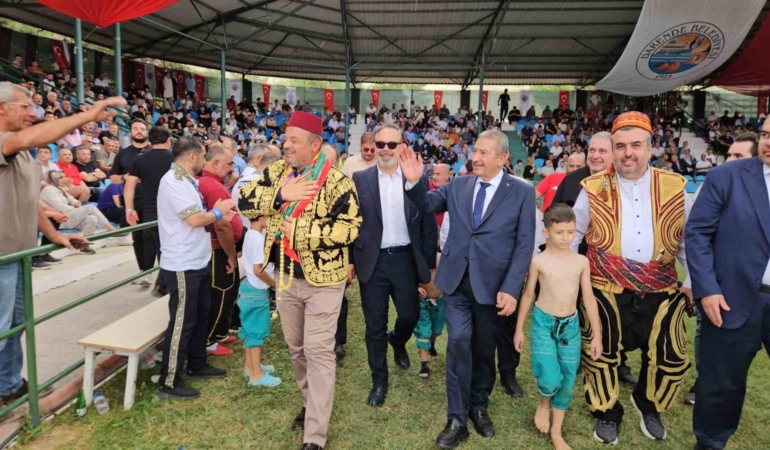 zengibar-karakucak-gureslerinde-baspehlivan-feyzullah-akturk-zaferi-3GWAbWMS.jpg