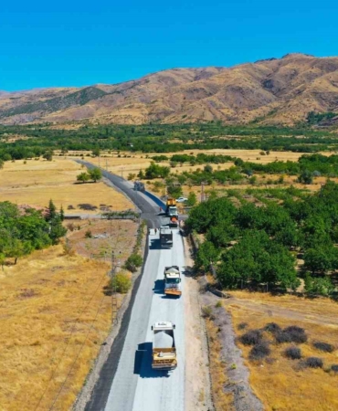20-kilometrelik-grup-yolu-asfalt-calismalari-gunumuzde-devam-ediyor-R21jsJXt.jpg
