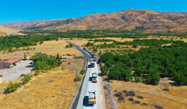20-kilometrelik-grup-yolu-asfalt-calismalari-gunumuzde-devam-ediyor-R21jsJXt.jpg