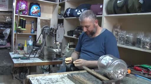 30 Yıllık Tecrübesiyle Çanta Tamirciliğini Devam Ettiren Babadan Miras