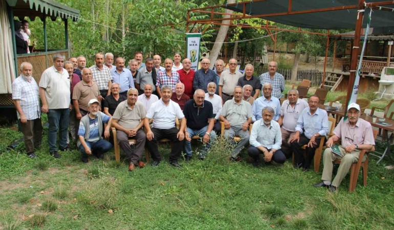50-yil-gecse-de-surdurdukleri-dostlukla-ilham-veren-hikaye-MZ28YrYp.jpg