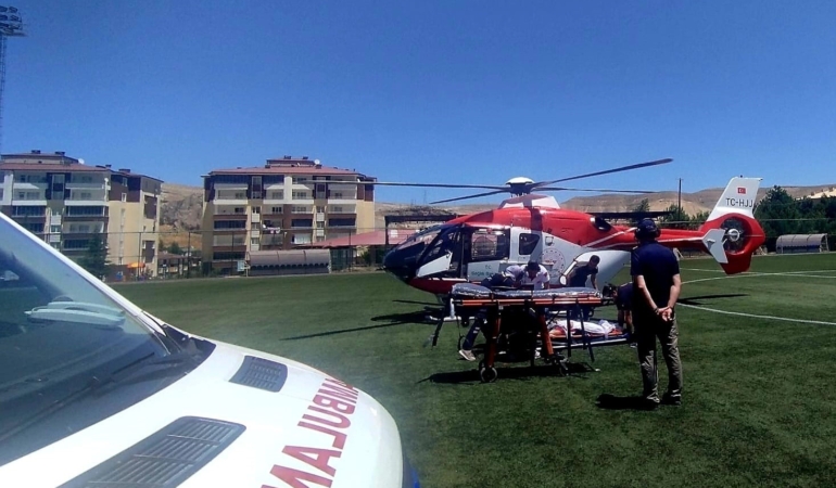 71-yasindaki-hastanin-hava-ambulansiyla-malatyaya-sevki-PSbDcZt6.jpg
