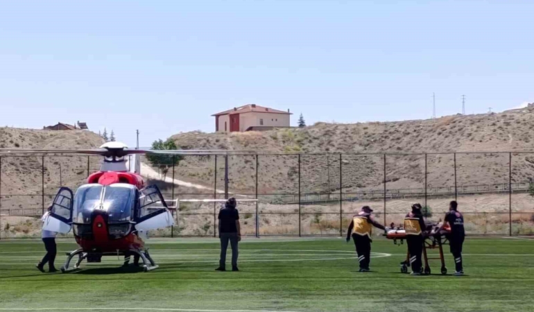 74-yasinda-kalp-krizi-geciren-hasta-malatya-hava-ambulansi-ile-sevk-edildi-KB2ZLUDV.jpg