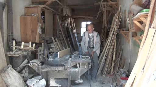 90 Yaşındaki Marangozun Ahşap İşlemeleriyle Hikayesi