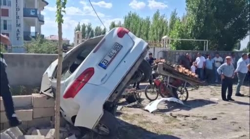 Ağrı’da İki Araçlı Kaza Sonucu 4 Kişi Yaralandı