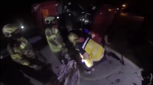 Akaryakıt Tankerinde Sıkışan İki Kişinin Kurtarılma Anları Kamerada