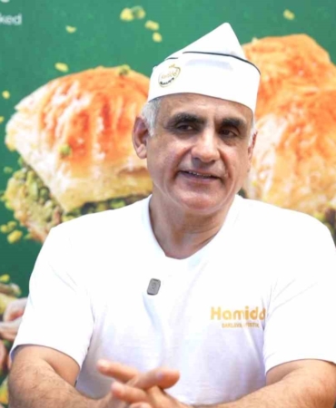 amerikan-aksaniyla-gaziantep-baklavasini-anlatan-sosyal-medyayi-kasip-kavuran-video-MreJza5f.jpg
