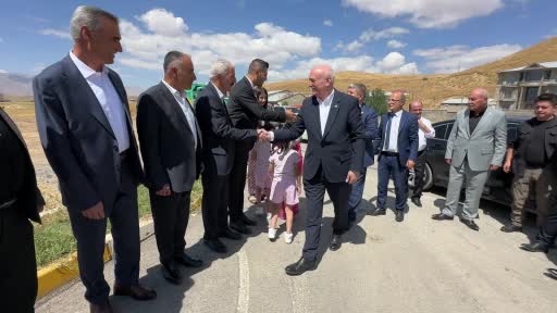 baskan-semsi-bayraktar-yuksekova-ciftcilerle-bulustu-hEnGAWlx.jpg