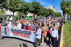 batmanda-festival-coskusunun-kortej-yuruyusuyle-baslangici-L7BJYVOI.jpg