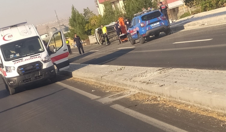 batmanda-otomobil-takla-atti-ve-4-yarali-bildirildi-TfJhNhaW.jpg