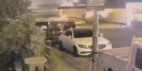 Batman’da Park Halindeki Otomobilin Kundaklanma Anı Güvenlik Kamerasında