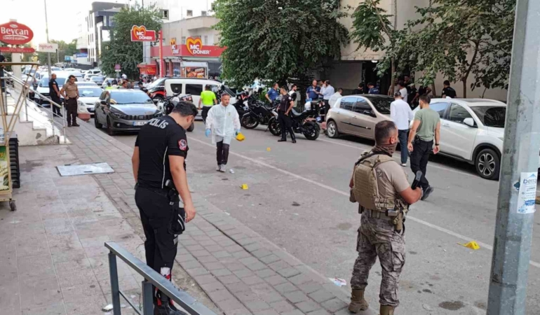 batmanda-silahli-catisma-uc-kisi-yaralandi-EXWVhjdS.jpg