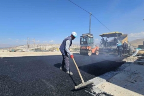 battalgazide-kirsal-ve-merkez-mahallelerde-asfalt-calismalari-hiz-kesmeden-devam-ediyor-gc4Tz1qB.jpg