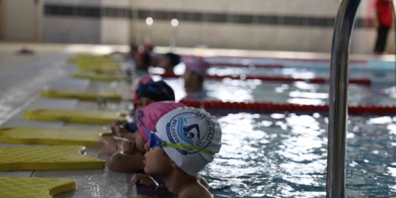 Battalgazi’de Son 3 Ayda Yaklaşık 5 Bin Kişiye Yüzme Eğitimi Sunuldu